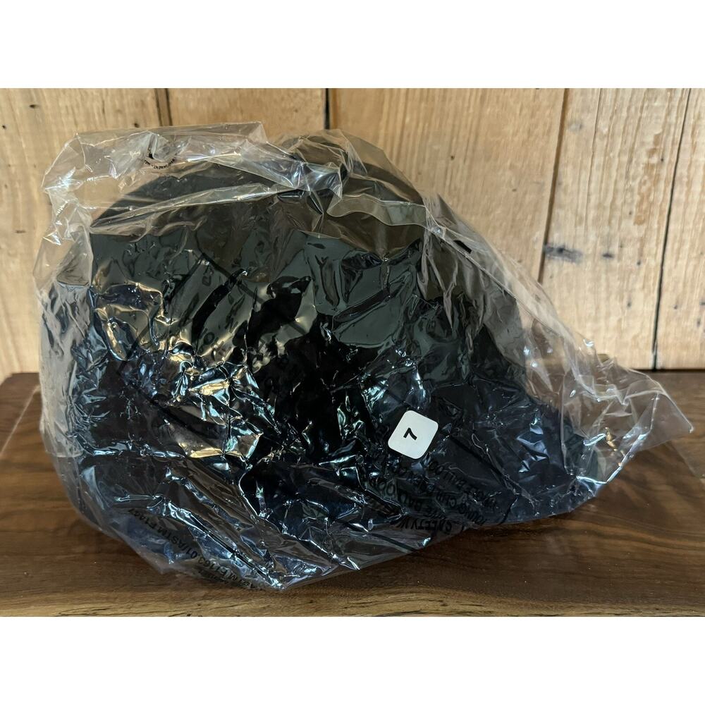 International Horse Riding Helmet Black Velvet SEI Pre-Owned Size 7 - Picture 16 of 16